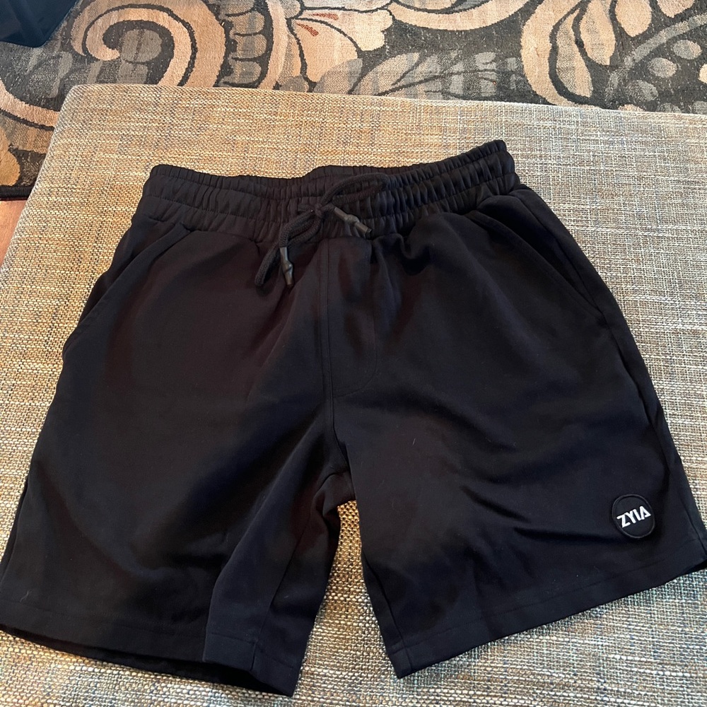 Zyia Active Wear Men’s sweatshorts in black size Medium.  Like NEW.